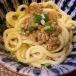 納豆たまごうどん